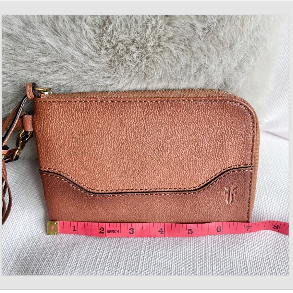 Frye Paige Tassel Cognac Leather Wristlet Clutch Wallet Gold Hardware Zip Bag - Picture 8 of 9